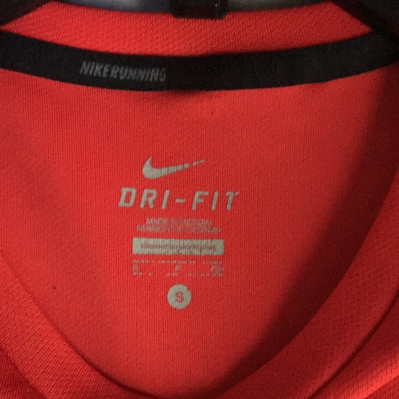 Nike shirt - Picture 3 of 3